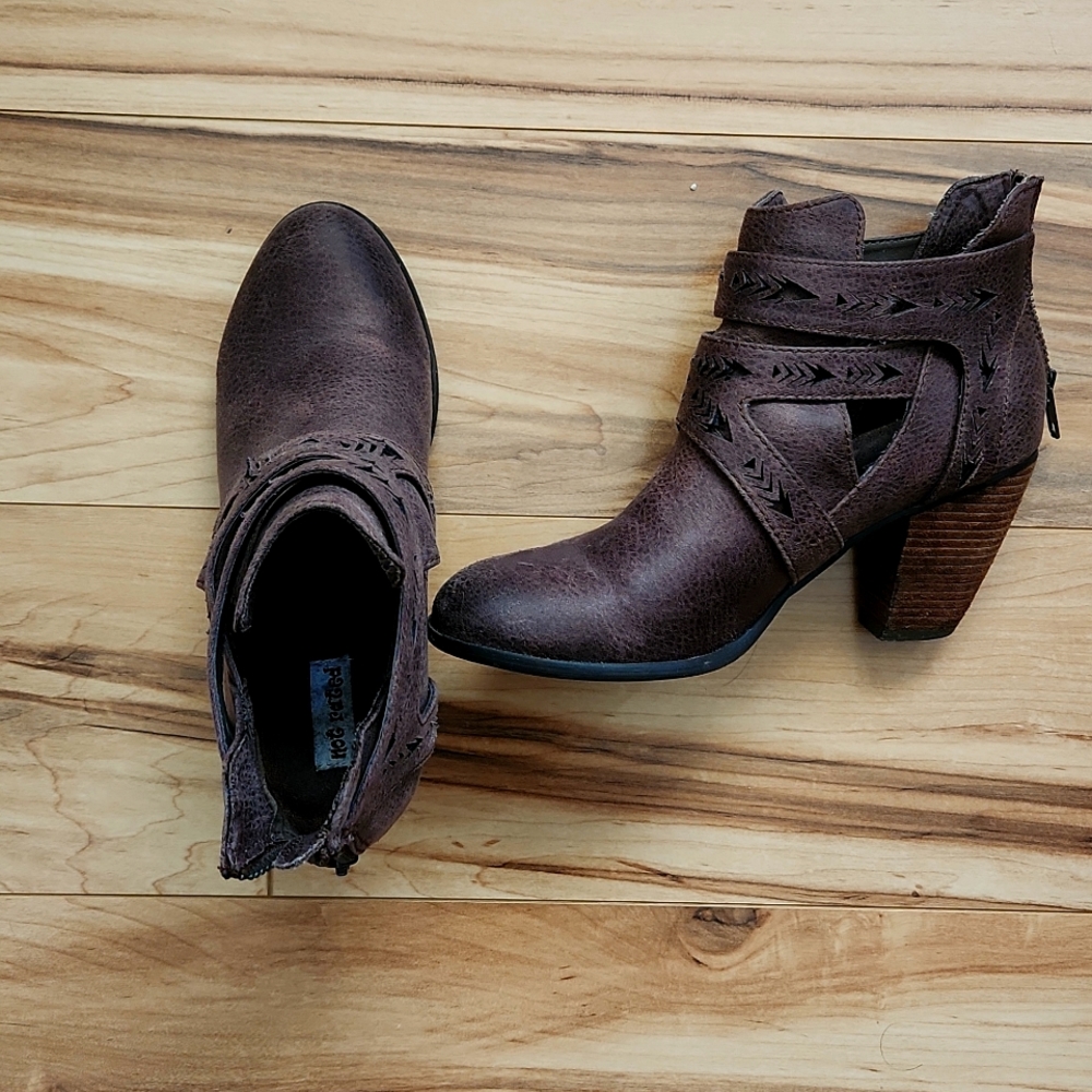 Women's brown bootie size 8